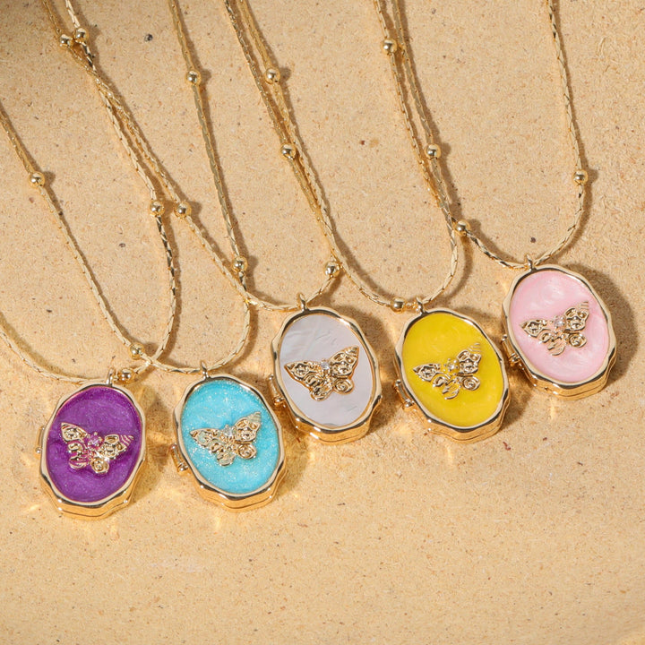 Collier pendentif papillon en nacre Olivenorma en cuivre plaqué or 14 carats 