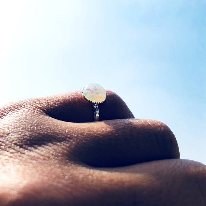 Bague ajustable simple en demi-cercle avec opale et pierre de lune Olivenorma