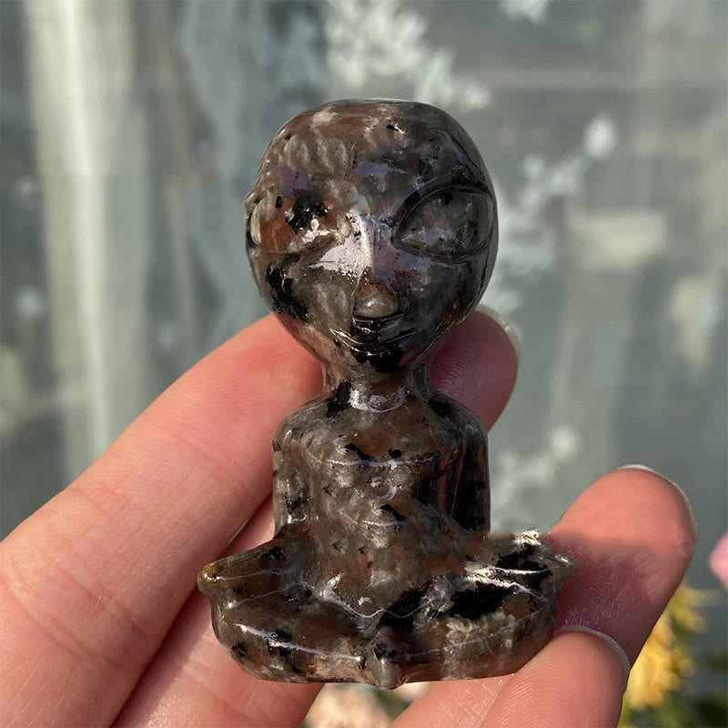 Décoration en pierres précieuses sculptées en forme de crâne extraterrestre en pierres naturelles Olivenorma 