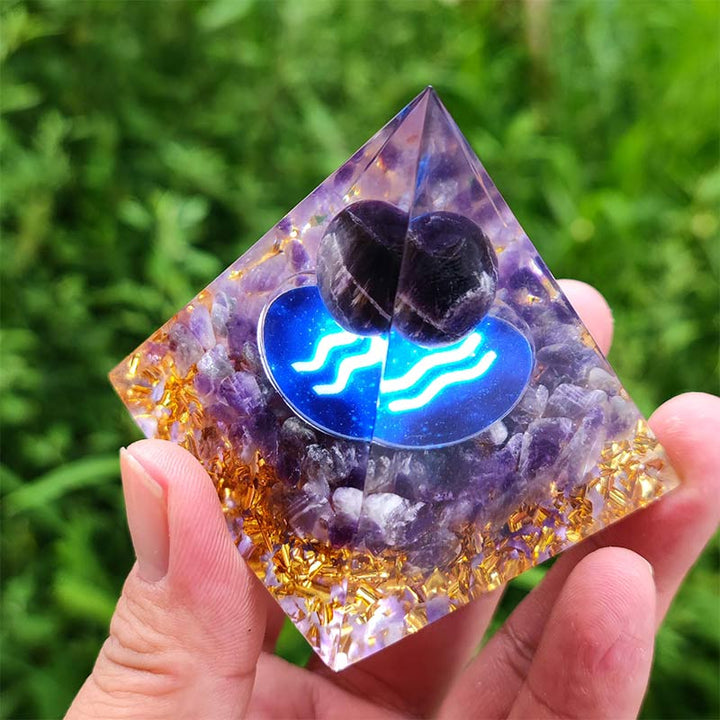 Pyramide d'orgone du zodiaque Verseau en améthyste Olivenorma