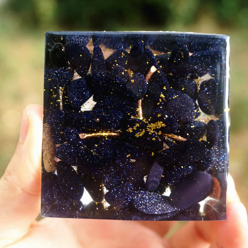 Pyramide d'orgone en quartz rose et grès bleu Olivenorma