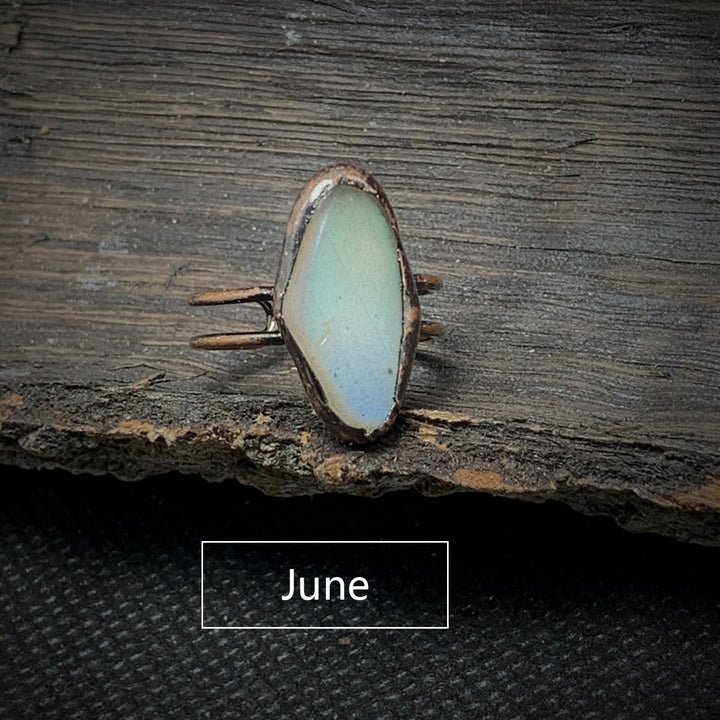 Bague ajustable en pierre brute irrégulière naturelle Olivenorma avec douze pierres de naissance