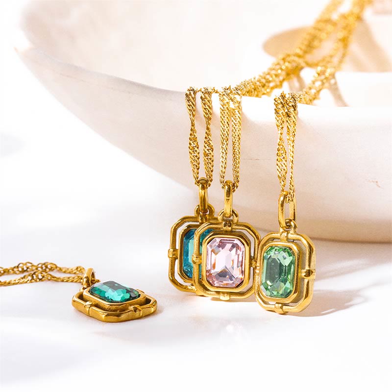 Collier en acier titane et zircon carré avec chaîne ondulée Olivenorma 
