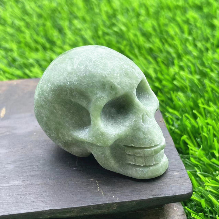 Décoration en pierre précieuse de crâne en cristal naturel sculpté Olivenorma de 5 cm 