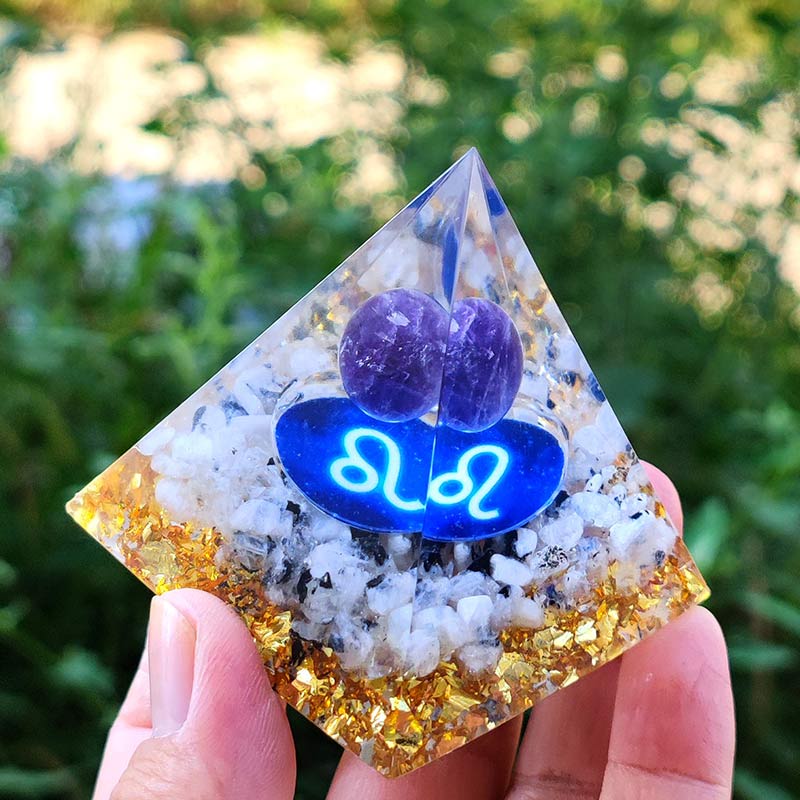 Pyramide d'orgone du zodiaque Lion en améthyste Olivenorma avec quartz clair