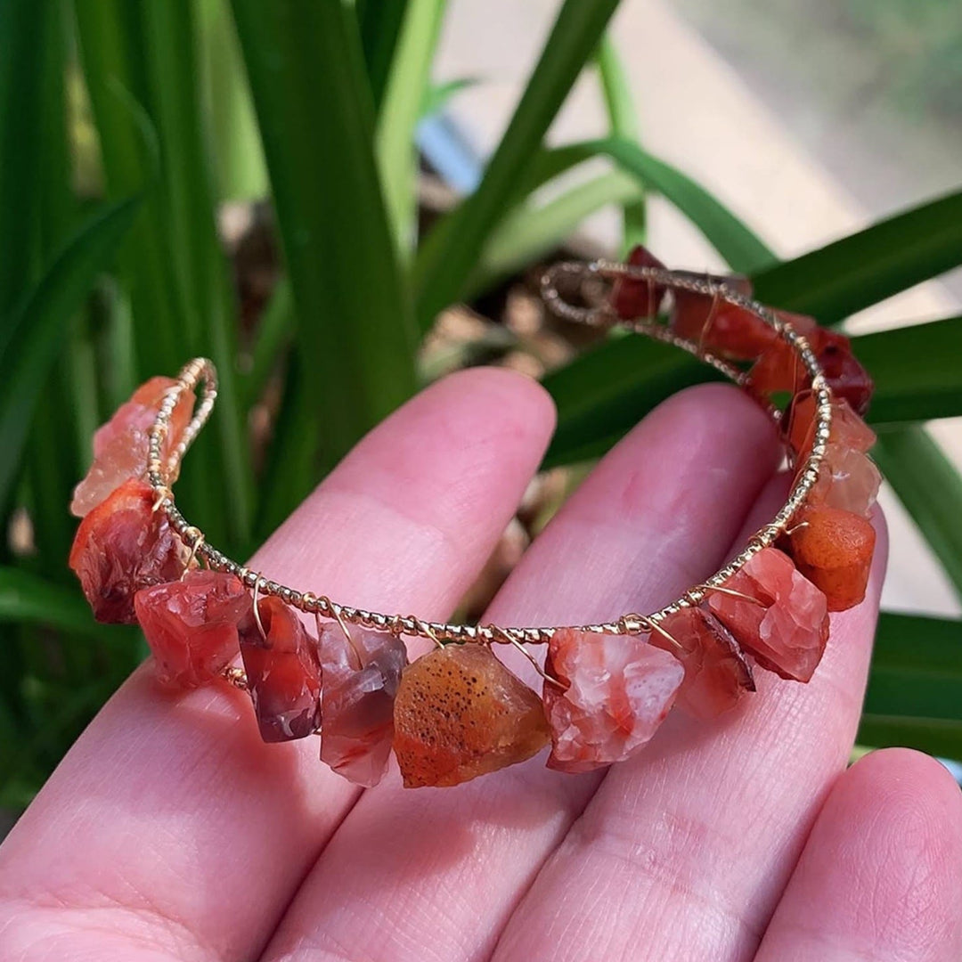 Bracelet enroulé en fil de fer avec perles de gravier en cristal naturel Olivenorma 