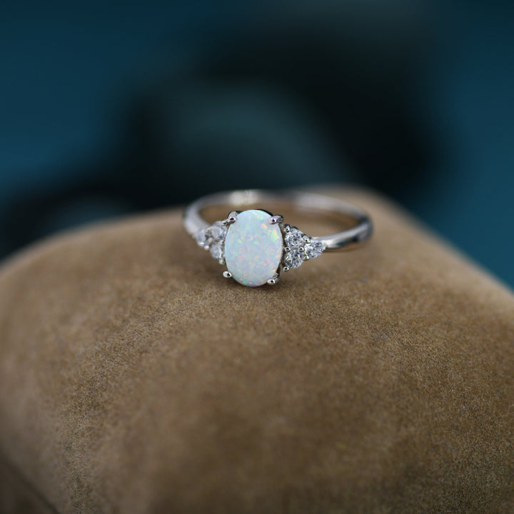 Bague délicate en opale ovale Olivenorma