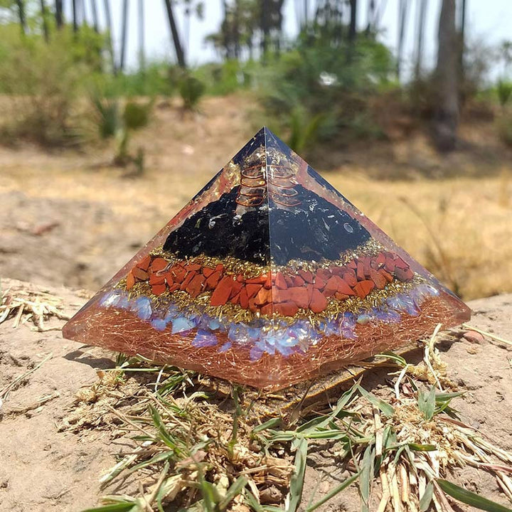 Pyramide d'orgone en cristal transparent Olivenorma avec protection opale