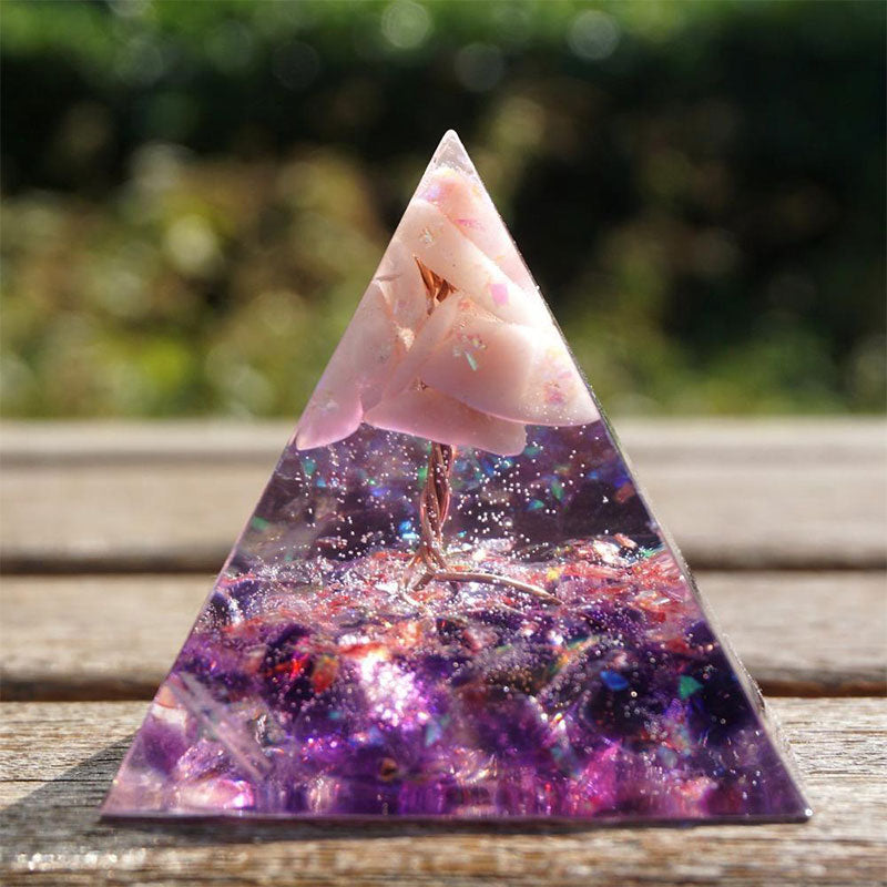 Pyramide d'orgone Olivenorma Tree Of Life en opale rose avec améthyste