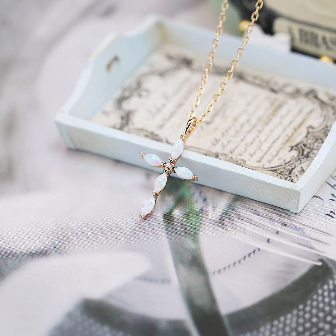 Collier pendentif croix en pierre de lune artificielle en opale Olivenorma