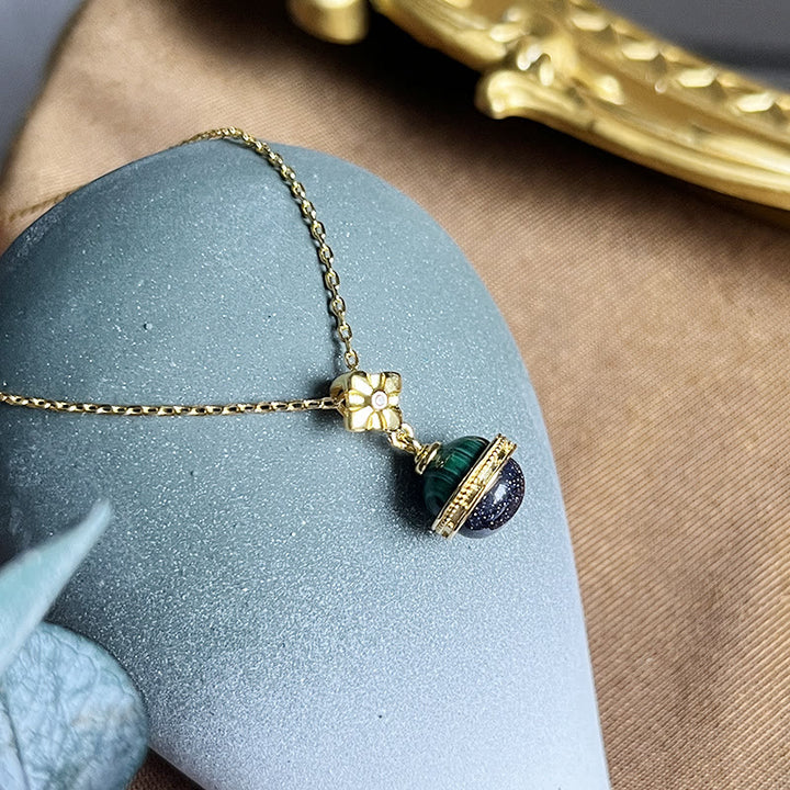 Collier pendentif en forme de sphère en grès bleu malachite « Stellar Corona » Olivenorma