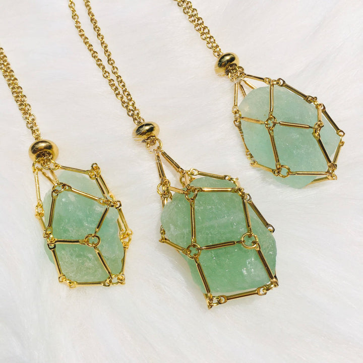 Collier avec pendentif en pierre brute et maille métallique en cristal Olivenorma 