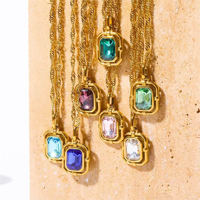 Collier en acier titane et zircon carré avec chaîne ondulée Olivenorma 