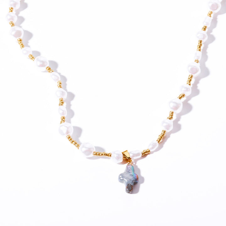 Collier avec pendentif en forme de croix en perles d'eau douce Olivenorma